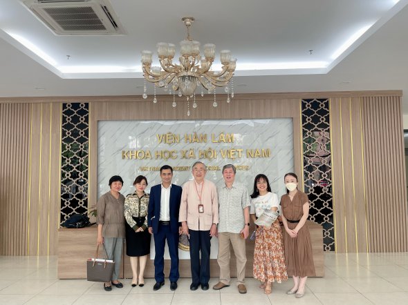 Lãnh đạo Viện nghiên cứu Đông Bắc Á làm việc với đại diện Đại học Việt - Nhật