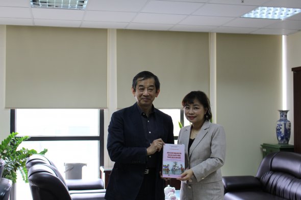 Lãnh đạo Viện Nghiên cứu Đông Bắc Á làm việc với GS.Shimane Katsumi, nguyên Trưởng Khoa xã hội học, Đại học Senshu